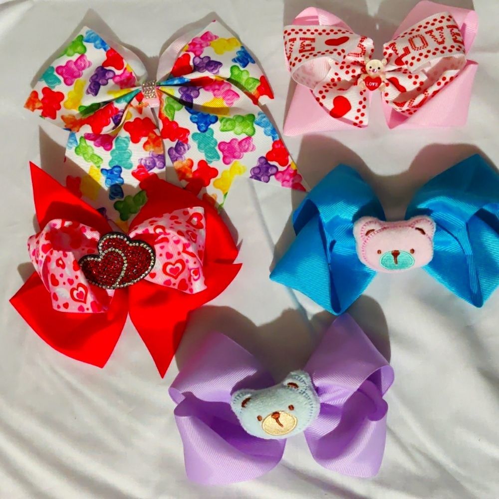 Assoetment of 5 cute girls bows